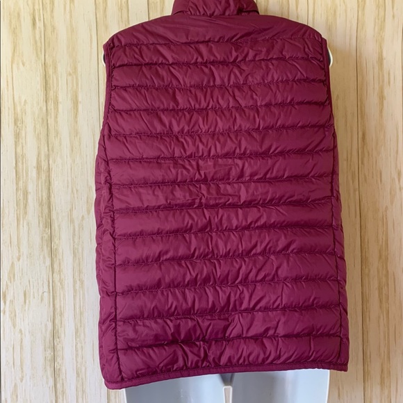 UNI QLO Ultra light down vest￼ - Picture 2 of 7